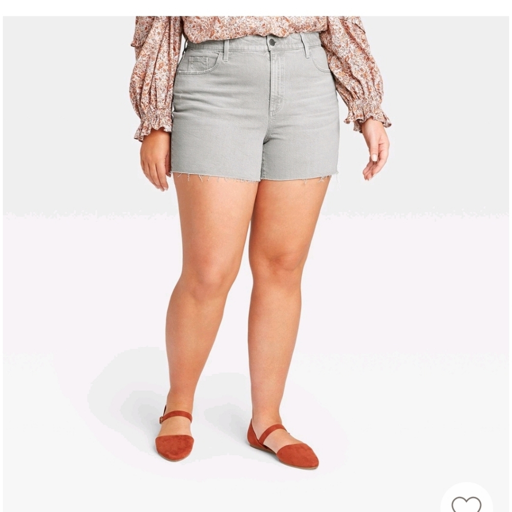 NWT Washed Olive denim Midi shorts, size 26